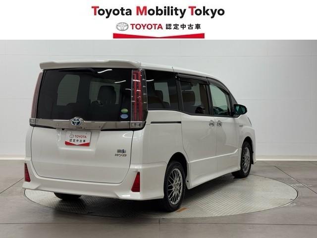 ノア ハイブリッドＳｉ　ダブルバイビー　ＬＥＤヘッドライト　クルコン　横滑り防止装置　メンテナンスノート　盗難防止システム　エアバッグ　アルミ　メモリ－ナビ　スマキー　Ｗエアコン　ＡＢＳ　ナビ＆ＴＶ　デュアルエアバッグ　ＥＴＣ　ＤＶＤ（2枚目）