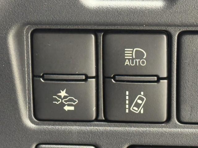 ノア ハイブリッドＳｉ　ダブルバイビー　ＬＥＤヘッドライト　クルコン　横滑り防止装置　メンテナンスノート　盗難防止システム　エアバッグ　アルミ　メモリ－ナビ　スマキー　Ｗエアコン　ＡＢＳ　ナビ＆ＴＶ　デュアルエアバッグ　ＥＴＣ　ＤＶＤ（11枚目）