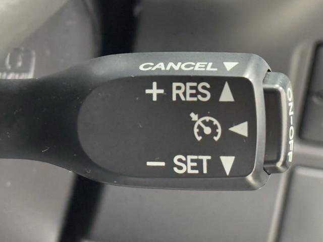 ノア ハイブリッドＳｉ　ダブルバイビー　ＬＥＤヘッドライト　クルコン　横滑り防止装置　メンテナンスノート　盗難防止システム　エアバッグ　アルミ　メモリ－ナビ　スマキー　Ｗエアコン　ＡＢＳ　ナビ＆ＴＶ　デュアルエアバッグ　ＥＴＣ　ＤＶＤ（12枚目）