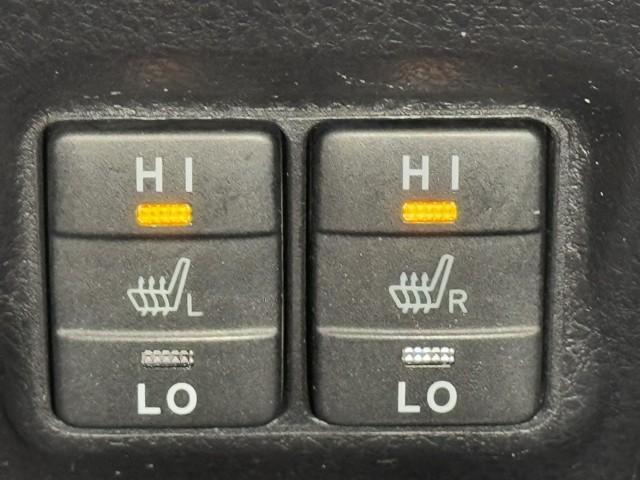 ノア ハイブリッドＳｉ　ダブルバイビー　ＬＥＤヘッドライト　クルコン　横滑り防止装置　メンテナンスノート　盗難防止システム　エアバッグ　アルミ　メモリ－ナビ　スマキー　Ｗエアコン　ＡＢＳ　ナビ＆ＴＶ　デュアルエアバッグ　ＥＴＣ　ＤＶＤ（15枚目）