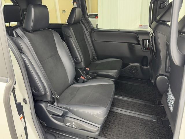 ノア ハイブリッドＳｉ　ダブルバイビー　ＬＥＤヘッドライト　クルコン　横滑り防止装置　メンテナンスノート　盗難防止システム　エアバッグ　アルミ　メモリ－ナビ　スマキー　Ｗエアコン　ＡＢＳ　ナビ＆ＴＶ　デュアルエアバッグ　ＥＴＣ　ＤＶＤ（18枚目）