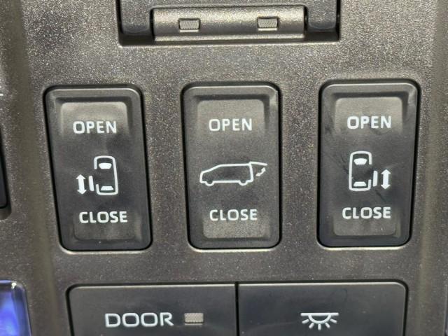 ヴェルファイアハイブリッド エグゼクティブラウンジ　サンルーフ　革シート　両側パワースライドドア　アルミホイール　オートクルーズコントロール　ＤＶＤ再生　スマートキー　ドラレコ　記録簿　３列シート　キーレスエントリー　ＥＴＣ　メモリーナビ　エアバッグ（12枚目）