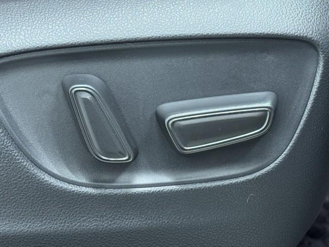 ヴェルファイアハイブリッド エグゼクティブラウンジ　サンルーフ　革シート　両側パワースライドドア　アルミホイール　オートクルーズコントロール　ＤＶＤ再生　スマートキー　ドラレコ　記録簿　３列シート　キーレスエントリー　ＥＴＣ　メモリーナビ　エアバッグ（14枚目）