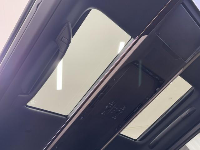 ヴェルファイアハイブリッド エグゼクティブラウンジ　サンルーフ　革シート　両側パワースライドドア　アルミホイール　オートクルーズコントロール　ＤＶＤ再生　スマートキー　ドラレコ　記録簿　３列シート　キーレスエントリー　ＥＴＣ　メモリーナビ　エアバッグ（19枚目）