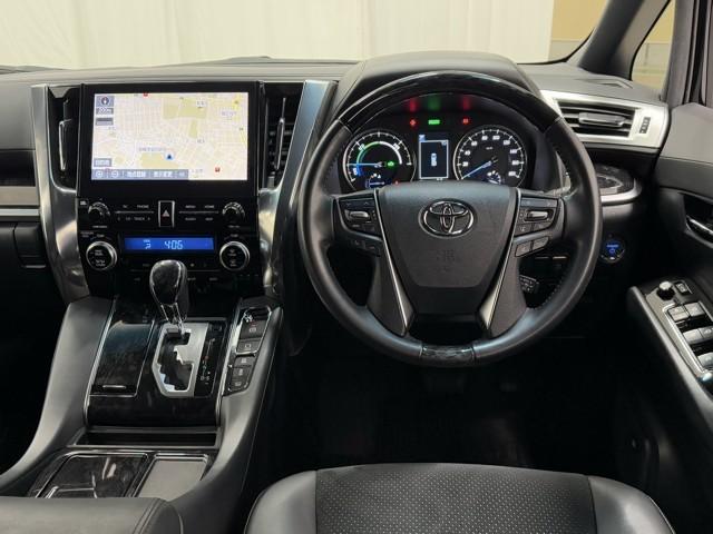 アルファードハイブリッド Ｓ　タイプゴールド　ＡＣ１００Ｖ　地デジ　リアオートエアコン　クルコン　Ｂカメラ　ナビ＆ＴＶ　メンテナンスノート　ＬＥＤライト　オートエアコン　横滑り防止機能　アイドリングストップ　フルフラット　スマートキー　ＥＴＣ（4枚目）