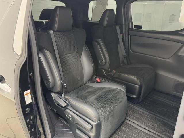 アルファードハイブリッド Ｓ　タイプゴールド　ＡＣ１００Ｖ　地デジ　リアオートエアコン　クルコン　Ｂカメラ　ナビ＆ＴＶ　メンテナンスノート　ＬＥＤライト　オートエアコン　横滑り防止機能　アイドリングストップ　フルフラット　スマートキー　ＥＴＣ（19枚目）