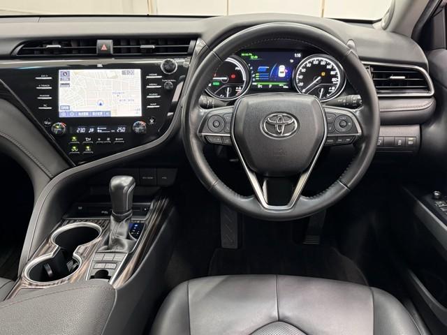 カムリ Gレザーパッケージ 衝突被害軽減 DVDプレーヤー 100V電源 LEDランプ ナビTV 横滑り防止 本革シート 電動シート 地デジTV イモビライザー エアバッグ キーフリー メモリ-ナビ オートクルーズ ABS(4枚目)