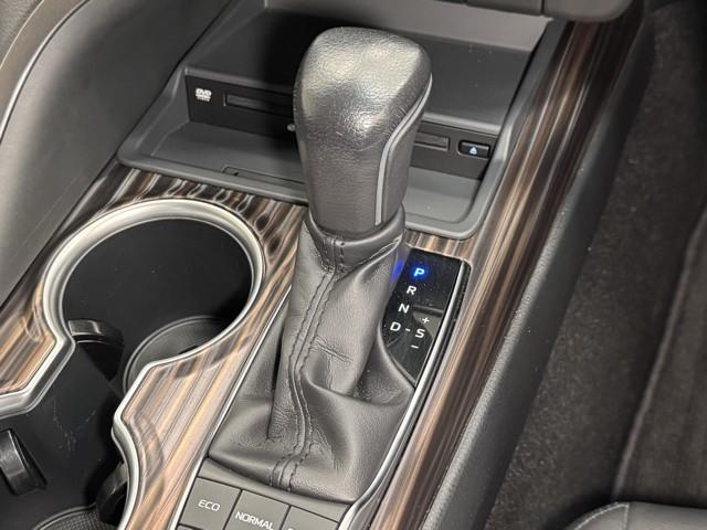 カムリ Gレザーパッケージ 衝突被害軽減 DVDプレーヤー 100V電源 LEDランプ ナビTV 横滑り防止 本革シート 電動シート 地デジTV イモビライザー エアバッグ キーフリー メモリ-ナビ オートクルーズ ABS(11枚目)