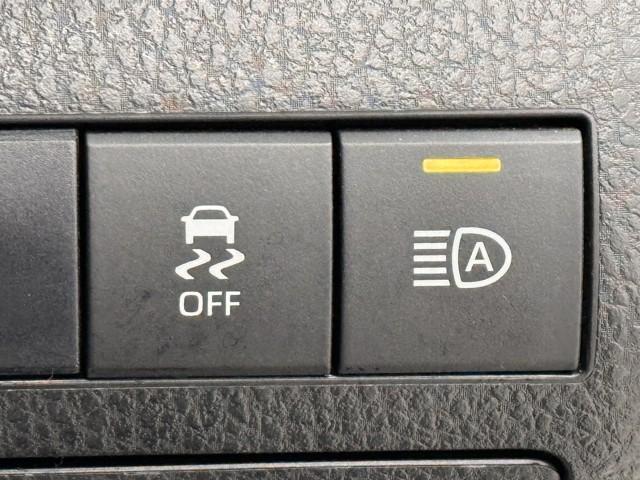 カムリ Gレザーパッケージ 衝突被害軽減 DVDプレーヤー 100V電源 LEDランプ ナビTV 横滑り防止 本革シート 電動シート 地デジTV イモビライザー エアバッグ キーフリー メモリ-ナビ オートクルーズ ABS(14枚目)