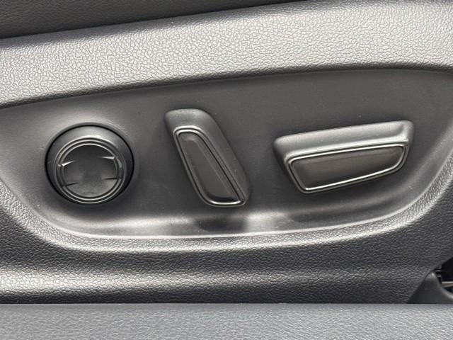 カムリ Gレザーパッケージ 衝突被害軽減 DVDプレーヤー 100V電源 LEDランプ ナビTV 横滑り防止 本革シート 電動シート 地デジTV イモビライザー エアバッグ キーフリー メモリ-ナビ オートクルーズ ABS(16枚目)