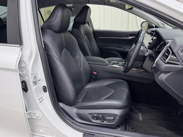 カムリ Gレザーパッケージ 衝突被害軽減 DVDプレーヤー 100V電源 LEDランプ ナビTV 横滑り防止 本革シート 電動シート 地デジTV イモビライザー エアバッグ キーフリー メモリ-ナビ オートクルーズ ABS(17枚目)