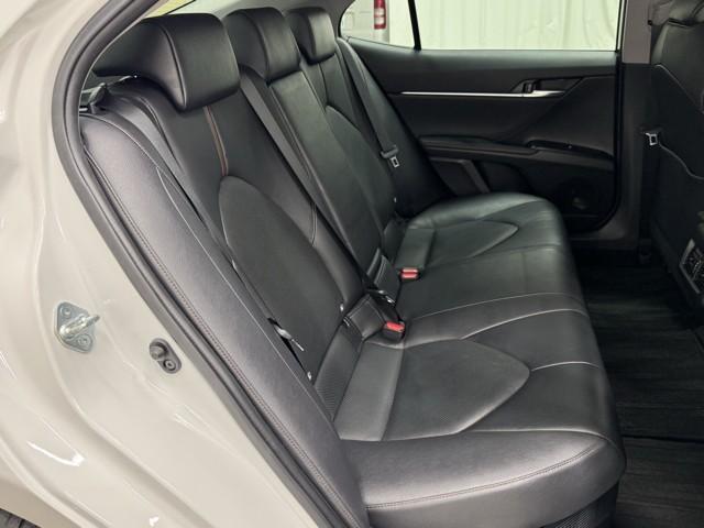 カムリ Gレザーパッケージ 衝突被害軽減 DVDプレーヤー 100V電源 LEDランプ ナビTV 横滑り防止 本革シート 電動シート 地デジTV イモビライザー エアバッグ キーフリー メモリ-ナビ オートクルーズ ABS(18枚目)