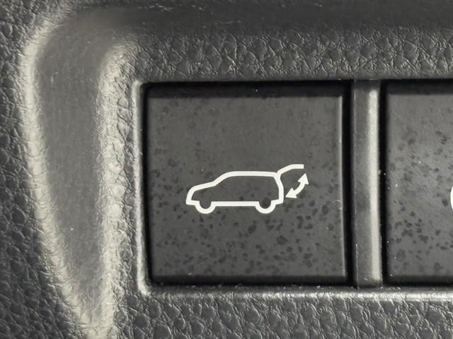 ハリアーハイブリッド Ｚ　レザーパッケージ　パノラマサンルーフ　１００Ｖ電源　地デジ　横滑防止　盗難防止システム　Ｂモニター　革　ＬＥＤライト　パワーウィンドウ　クルコン　スマートキ－　助手席エアバック　パワーシート　エアバッグ　点検記録簿（18枚目）