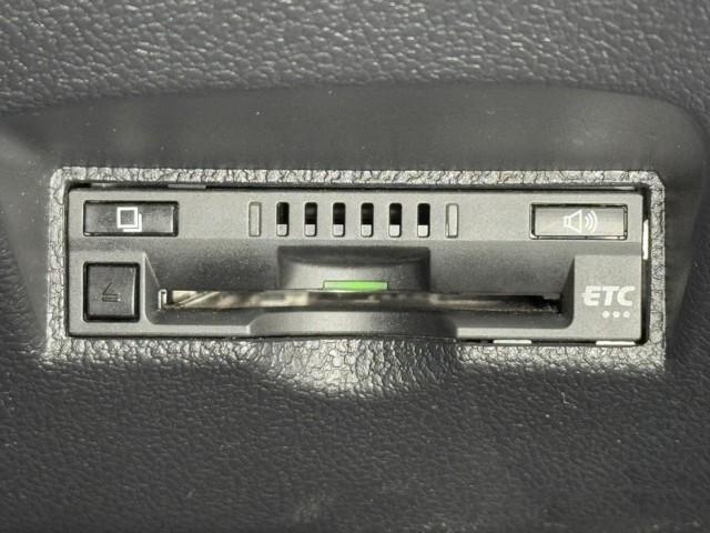 プリウス Aプレミアム 横滑り防止装置 1オーナー 四駆 フルセグテレビ 100V電源 本革シート ドライブレコーダー ナビTV パワーシート スマートエントリー メモリナビ LEDライト アルミ キーレス バックモニター(7枚目)