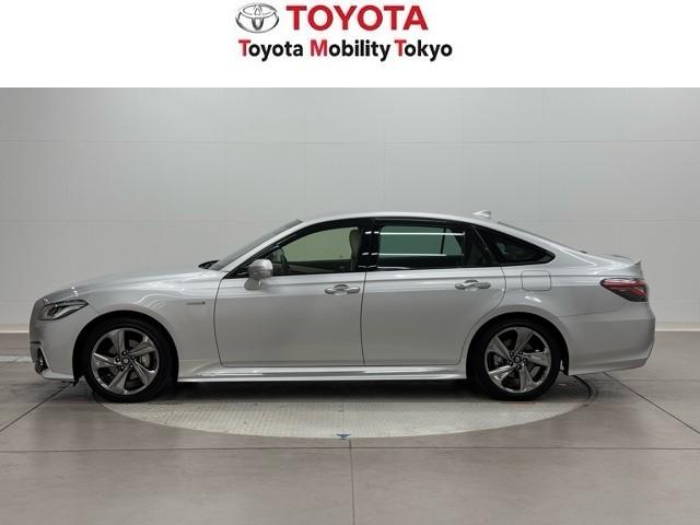 クラウンハイブリッド ＲＳアドバンス　地デジ　衝突被害軽減装置　ドライブレコーダ　黒革シート　ＬＥＤヘットライト　後カメラ　クルコン　ＡＣ　Ｐシート　エアバッグ　ナビＴＶ　セキュリティーアラーム　１００Ｖ充電　キーフリー　スマートキ（3枚目）