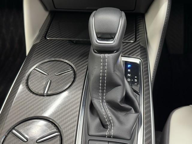 クラウンハイブリッド ＲＳアドバンス　地デジ　衝突被害軽減装置　ドライブレコーダ　黒革シート　ＬＥＤヘットライト　後カメラ　クルコン　ＡＣ　Ｐシート　エアバッグ　ナビＴＶ　セキュリティーアラーム　１００Ｖ充電　キーフリー　スマートキ（12枚目）