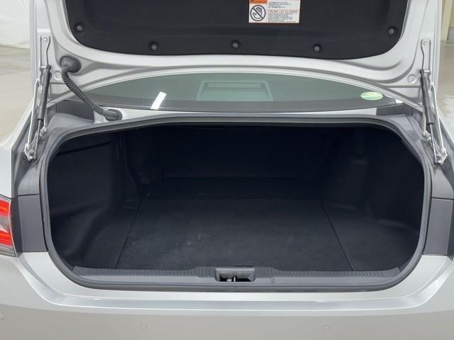 クラウンハイブリッド ＲＳアドバンス　地デジ　衝突被害軽減装置　ドライブレコーダ　黒革シート　ＬＥＤヘットライト　後カメラ　クルコン　ＡＣ　Ｐシート　エアバッグ　ナビＴＶ　セキュリティーアラーム　１００Ｖ充電　キーフリー　スマートキ（18枚目）