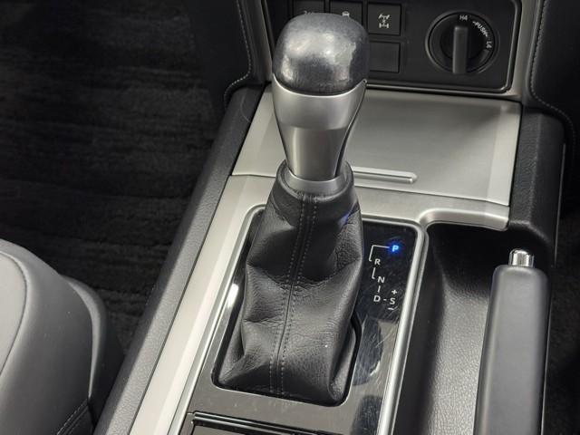 ランドクルーザープラド ＴＸ　Ｌパッケージ　整備記録簿　横滑り防止機能　Ｂカメ　ナビＴＶ　衝突被害軽減　ワンオーナ　アルミ　運転席パワーシート　フルタイム４ＷＤ　本皮シート　クルコン　メモリーナビ　ＥＴＣ車載器　キーフリー　カーテンエアバッグ（11枚目）