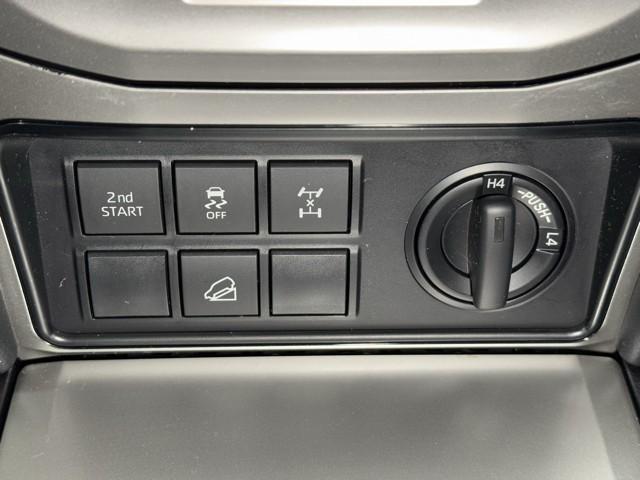 ランドクルーザープラド ＴＸ　Ｌパッケージ　整備記録簿　横滑り防止機能　Ｂカメ　ナビＴＶ　衝突被害軽減　ワンオーナ　アルミ　運転席パワーシート　フルタイム４ＷＤ　本皮シート　クルコン　メモリーナビ　ＥＴＣ車載器　キーフリー　カーテンエアバッグ（12枚目）