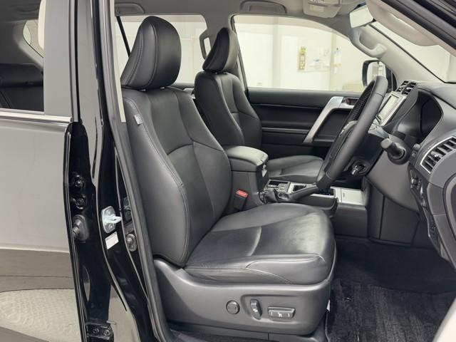 ランドクルーザープラド ＴＸ　Ｌパッケージ　整備記録簿　横滑り防止機能　Ｂカメ　ナビＴＶ　衝突被害軽減　ワンオーナ　アルミ　運転席パワーシート　フルタイム４ＷＤ　本皮シート　クルコン　メモリーナビ　ＥＴＣ車載器　キーフリー　カーテンエアバッグ（16枚目）