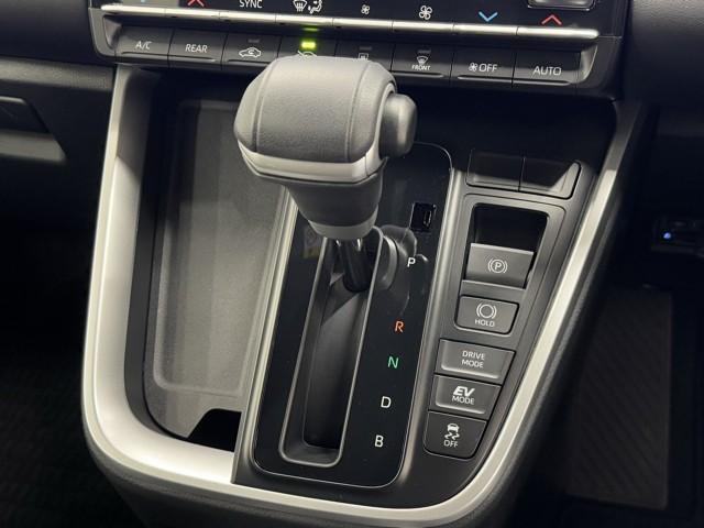 ヴォクシー ハイブリッドS-Z パワーウィンドウ DVD再生機能 インテリキー 横滑防止装置 地デジTV アクティブクルーズコントロール フルオートエアコン リアカメラ エアバッグ ABS 100V充電 ナビTV WAC キーレス(9枚目)