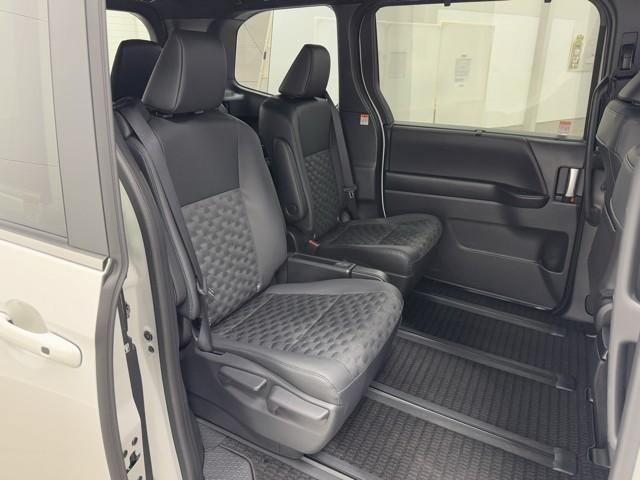 ヴォクシー ハイブリッドS-Z パワーウィンドウ DVD再生機能 インテリキー 横滑防止装置 地デジTV アクティブクルーズコントロール フルオートエアコン リアカメラ エアバッグ ABS 100V充電 ナビTV WAC キーレス(16枚目)