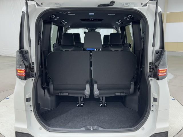 ヴォクシー ハイブリッドS-Z パワーウィンドウ DVD再生機能 インテリキー 横滑防止装置 地デジTV アクティブクルーズコントロール フルオートエアコン リアカメラ エアバッグ ABS 100V充電 ナビTV WAC キーレス(17枚目)