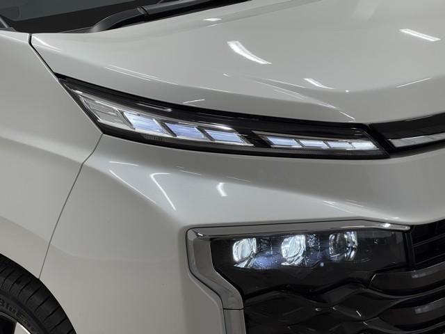 ヴォクシー ハイブリッドS-Z パワーウィンドウ DVD再生機能 インテリキー 横滑防止装置 地デジTV アクティブクルーズコントロール フルオートエアコン リアカメラ エアバッグ ABS 100V充電 ナビTV WAC キーレス(18枚目)