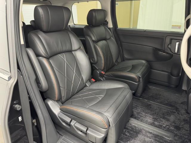 エルグランド ２５０ハイウェイスタープレミアム　ＥＴＣ　バックモニター　ＬＥＤヘッドライト　フルセグ　アルミ　後席モニター　ＣＤ　ＤＶＤ　オートエアコン（17枚目）