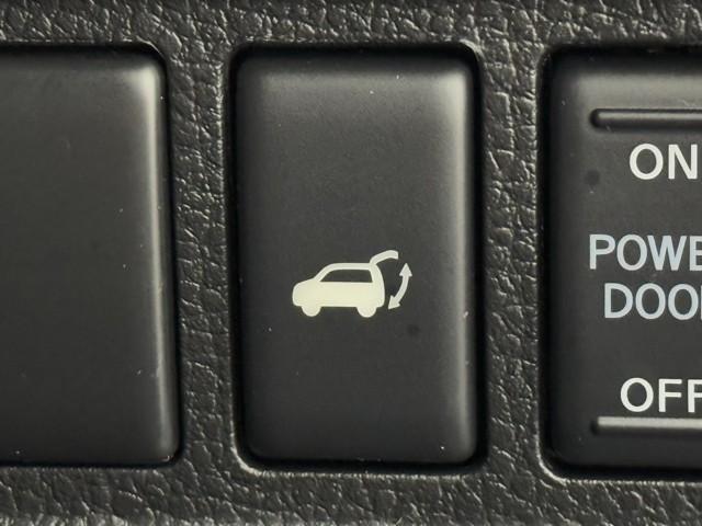 エルグランド ２５０ハイウェイスタープレミアム　ＥＴＣ　バックモニター　ＬＥＤヘッドライト　フルセグ　アルミ　後席モニター　ＣＤ　ＤＶＤ　オートエアコン（18枚目）