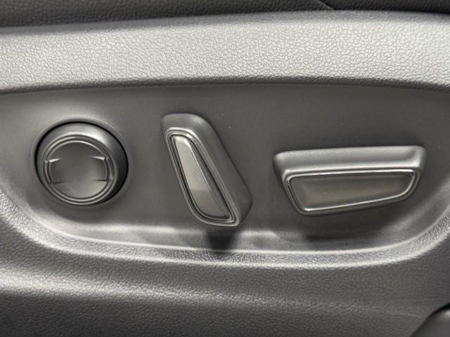 bZ4X Z ムーンルーフ LEDライト ミュージックプレイヤー接続可 TSS フルセグTV パワーシート スマートキー AWD Bカメラ ETC イモビライザー ドラレコ メモリーナビ 記録簿 AC100V電源(14枚目)