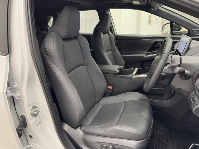 bZ4X Z ムーンルーフ LEDライト ミュージックプレイヤー接続可 TSS フルセグTV パワーシート スマートキー AWD Bカメラ ETC イモビライザー ドラレコ メモリーナビ 記録簿 AC100V電源(15枚目)