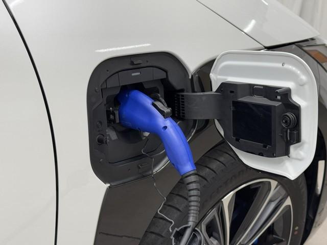 bZ4X Z ムーンルーフ LEDライト ミュージックプレイヤー接続可 TSS フルセグTV パワーシート スマートキー AWD Bカメラ ETC イモビライザー ドラレコ メモリーナビ 記録簿 AC100V電源(18枚目)