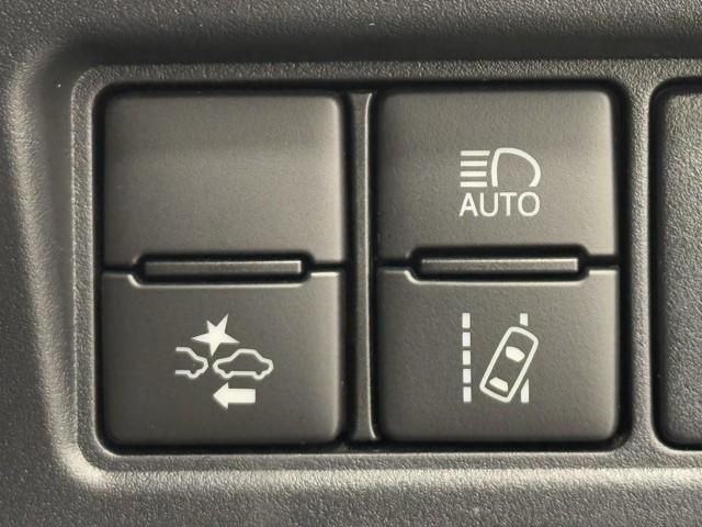 エスクァイア ハイブリッドGiプレミアムパッケジブラックテーラード 誤発進抑制機能 アイドリングストップ Bカメラ スマートキー ナビ&TV イモビライザー LEDランプ ETC車載器 クルーズコントロール アルミ 地デジ 横滑り防止装置 キーレス ABS DVD再生(12枚目)