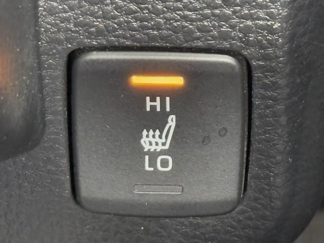 カローラ ハイブリッド S スマートキ iストップ 横滑り防止機能 LEDヘッドライト ミュージックプレイヤー接続可 点検記録簿 盗難防止装置 ワンオーナー DVD再生 キーレス オートエアコン クルコン リヤカメラ メモリナビ(15枚目)