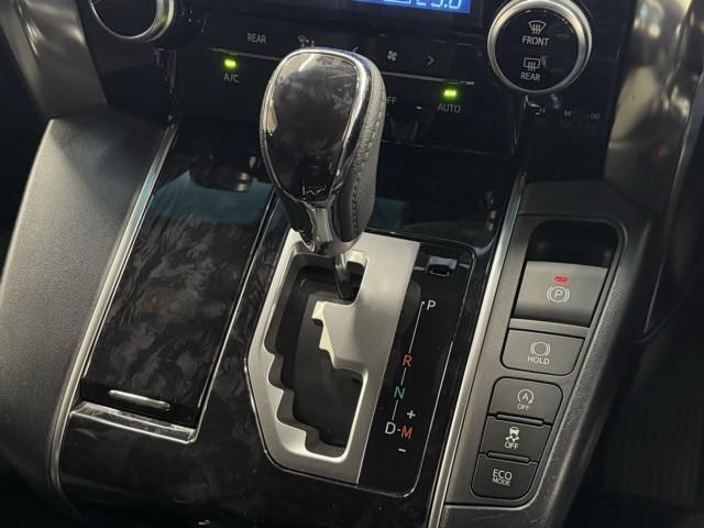 アルファード ２．５Ｓ　タイプゴールド　衝突軽減システム　Ｂカメラ　ＡＣ１００Ｖ　ＡＢＳ　両側オートスライドドア　１オーナー　ＬＥＤライト　クルコン　アルミホイール　アイドリングストップ　エアバッグ　キーレス　ドラレコ　３列シート　４ＷＤ（12枚目）