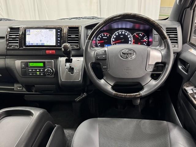 ハイエースバン スーパーＧＬ　ダークプライムＩＩ　ＡＣ　助手席エアバック　フルフラットシート　地デジ　盗難防止システム　ドライブレコーダ　４ＷＤ車　ＥＴＣ付き　ＤＶＤ　ＬＥＤヘッドランプ　エアＢ　ナビ＆ＴＶ　ミュージックプレイヤー接続可　メモリーナビ（4枚目）