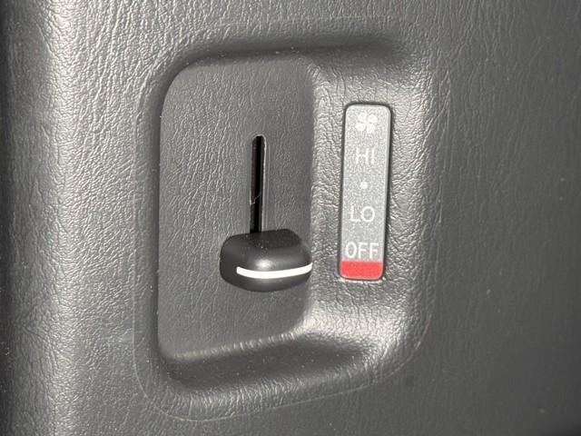 ハイエースバン スーパーＧＬ　ダークプライムＩＩ　ＡＣ　助手席エアバック　フルフラットシート　地デジ　盗難防止システム　ドライブレコーダ　４ＷＤ車　ＥＴＣ付き　ＤＶＤ　ＬＥＤヘッドランプ　エアＢ　ナビ＆ＴＶ　ミュージックプレイヤー接続可　メモリーナビ（10枚目）