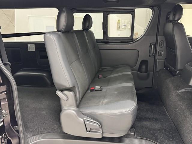 ハイエースバン スーパーＧＬ　ダークプライムＩＩ　ＡＣ　助手席エアバック　フルフラットシート　地デジ　盗難防止システム　ドライブレコーダ　４ＷＤ車　ＥＴＣ付き　ＤＶＤ　ＬＥＤヘッドランプ　エアＢ　ナビ＆ＴＶ　ミュージックプレイヤー接続可　メモリーナビ（17枚目）