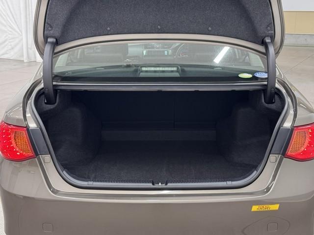 マークＸ ２５０Ｇ　リラックスセレクション・ブラックリミテッド　ナビＴＶ　盗難防止システム　Ｂカメラ　パワーステアリング　スマートキー　パワーシート　エアコン　ＥＴＣ付き　アルミホイール　ＡＢＳ　ＥＳＣ　ミュージックプレイヤー接続可　パワーウィンドウ　メモリーナビ（16枚目）