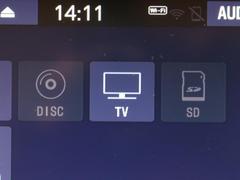 ＴＶが見れるチューナーを装備しています。　新しい車でも付いていないことで、ＴＶが見れない事も多々あるので要チェックです。 7