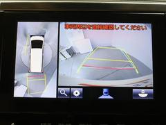 パノラミックビューモニターシステムが付いているので車の上から見た映像が確認できますよ。　一目で車両周辺の情報を確認できますが、直接安全をご確認下さい。 6