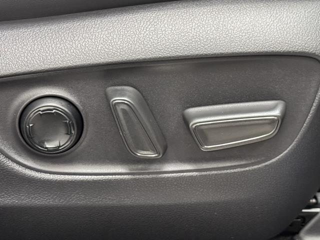 ハリアーＰＨＥＶ Ｚ　エアロ　ＡＣ１００Ｖ　地デジＴＶ　ＬＥＤヘッド　ドラレコ　黒革シート　４ＷＤ車　電動シート　盗難防止装置　オートクルーズ　ナビＴＶ　ミュージックプレイヤー接続可　エアコン　ＥＴＣ　メモリーナビ　記録簿（12枚目）