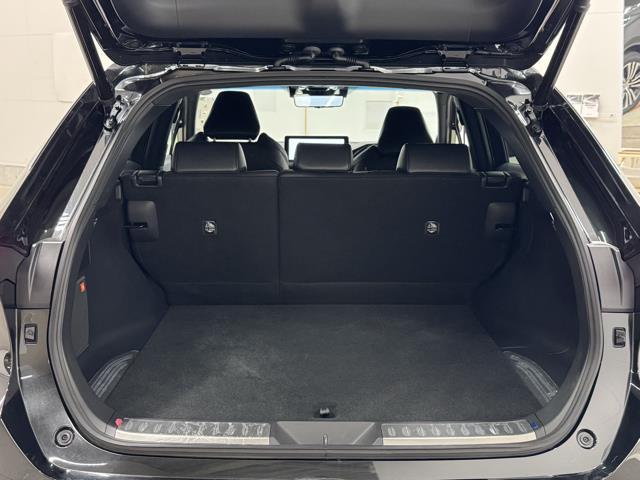 ハリアーＰＨＥＶ Ｚ　エアロ　ＡＣ１００Ｖ　地デジＴＶ　ＬＥＤヘッド　ドラレコ　黒革シート　４ＷＤ車　電動シート　盗難防止装置　オートクルーズ　ナビＴＶ　ミュージックプレイヤー接続可　エアコン　ＥＴＣ　メモリーナビ　記録簿（14枚目）