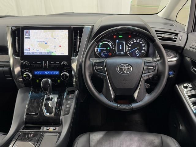 アルファードハイブリッド SR Cパッケージ サンル-フ バックモニター オートエアコン LED 横滑り防止機能 ABS イモビ AC100V電源 アルミ ドライブレコーダー ナビ&TV 4WD ミュージックプレイヤー接続可 3列シート Pシート(4枚目)