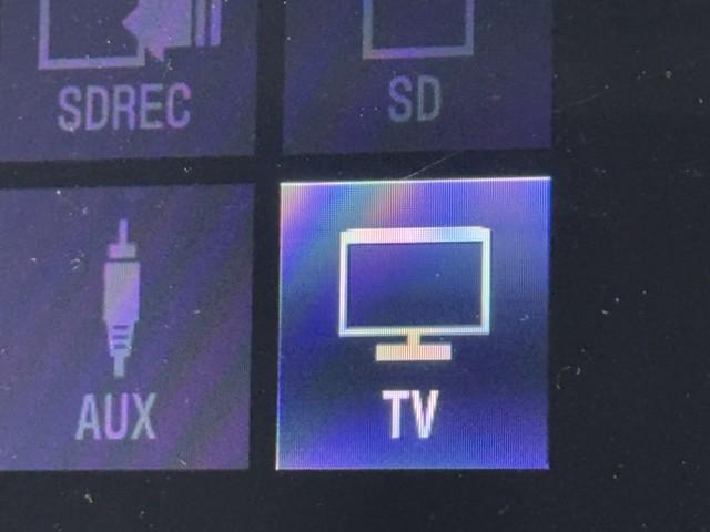 カムリ Ｇレザーパッケージ　衝突被害軽減　ＤＶＤプレーヤー　定期点検記録簿　ＬＥＤランプ　ナビＴＶ　横滑り防止　本革シート　電動シート　地デジＴＶ　イモビライザー　エアバッグ　キーフリー　メモリ－ナビ　オートクルーズ　ＡＢＳ（7枚目）