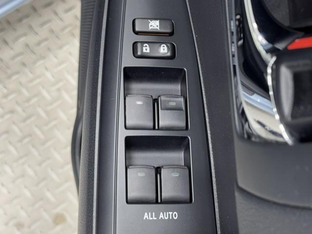 カローラフィールダー ハイブリッドＧ　スマートエントリー　ワンオーナー車　メンテナンスノート　助手席エアバック　フルセグ地デジＴＶ　エアバック　メディアプレイヤー接続　カーテンエアバッグ　ＤＶＤ視聴可　ワイヤレスキー　盗難防止　ＡＡＣ（12枚目）