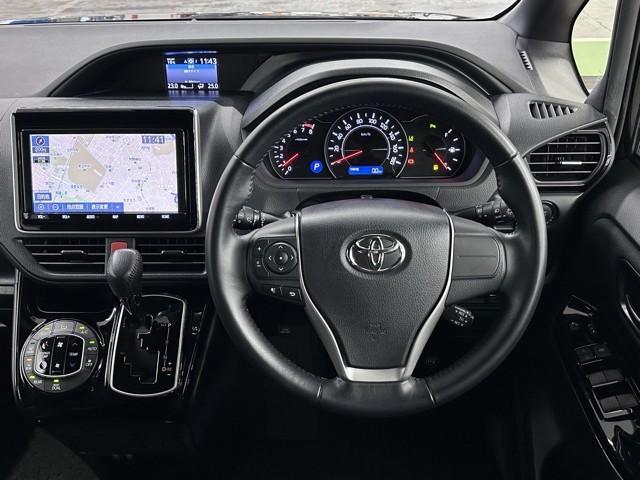 ヴォクシー ZS 両電動スライドドア 地デジ 盗難防止システム オートエアコン ダブルエアバッグ DVD再生可 ドライブレコーダー ETC LEDヘッドライト キーレスエントリー メモリーナビ オートクルーズ ナビTV(4枚目)