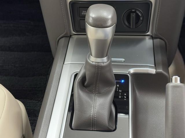 ランドクルーザープラド TX Lパッケージ サンル-フ 横滑り防止機能 Bカメ ナビTV 衝突被害軽減 アルミ 運転席パワーシート フルタイム4WD 本皮シート クルコン メモリーナビ ETC車載器 フルセグ地デジTV キーフリー ABS(9枚目)