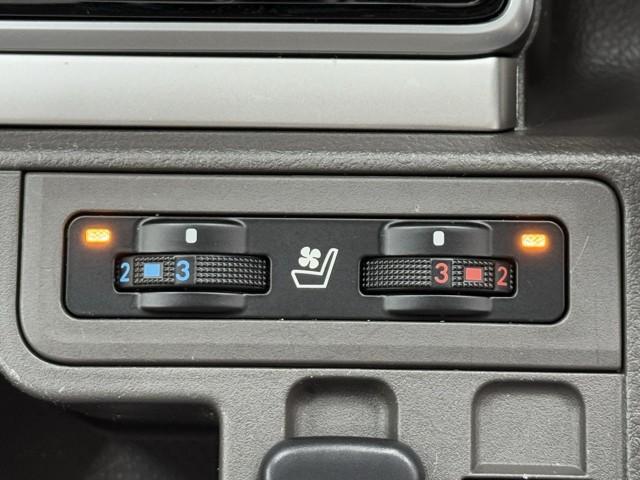 ランドクルーザープラド TX Lパッケージ サンル-フ 横滑り防止機能 Bカメ ナビTV 衝突被害軽減 アルミ 運転席パワーシート フルタイム4WD 本皮シート クルコン メモリーナビ ETC車載器 フルセグ地デジTV キーフリー ABS(15枚目)